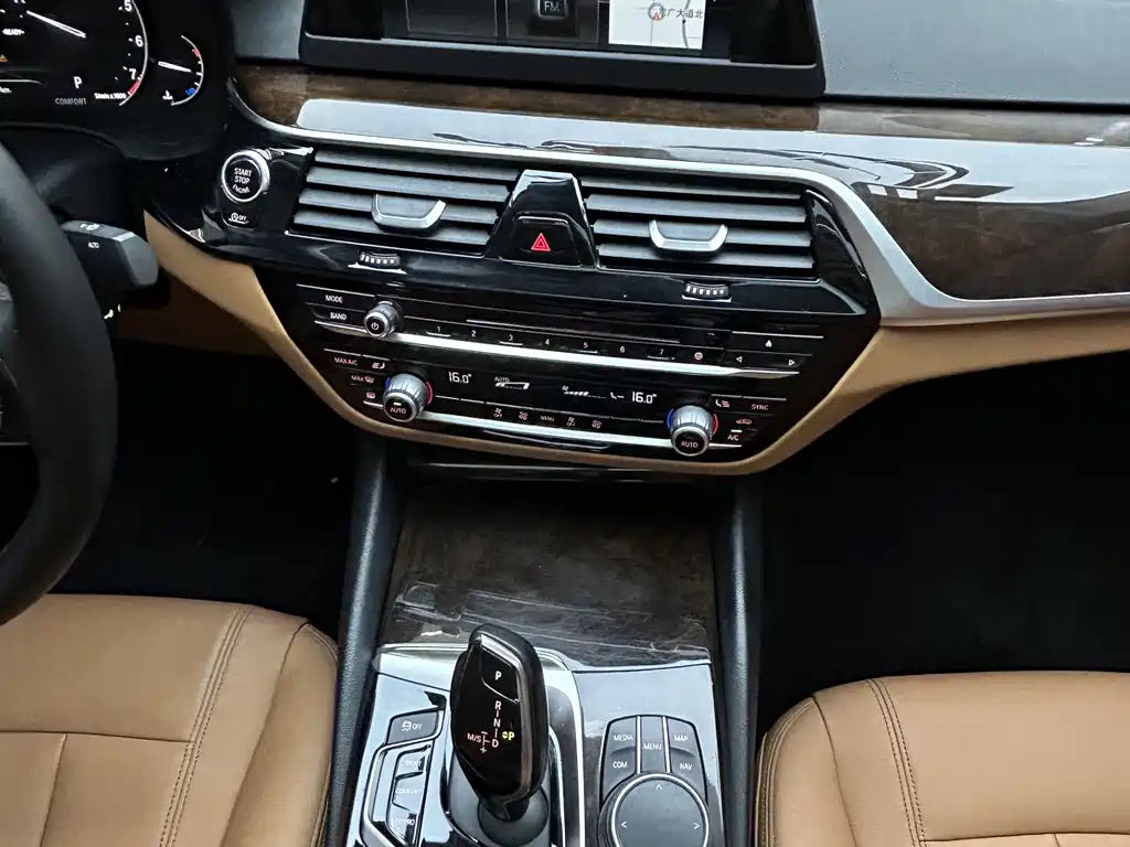 BMW 5 Series — миниатюра 20