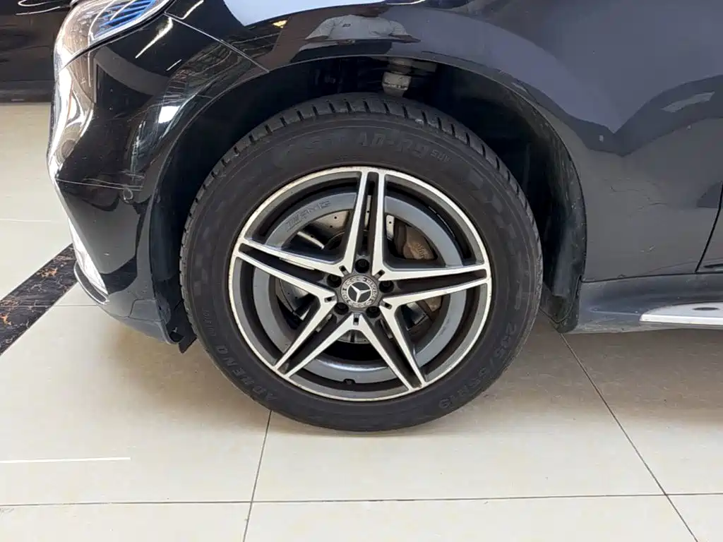 Mercedes-Benz EQC — миниатюра 23