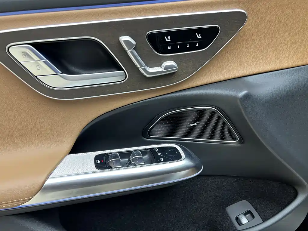 Mercedes-Benz E-Class E 2025 E 300 L Fashion
