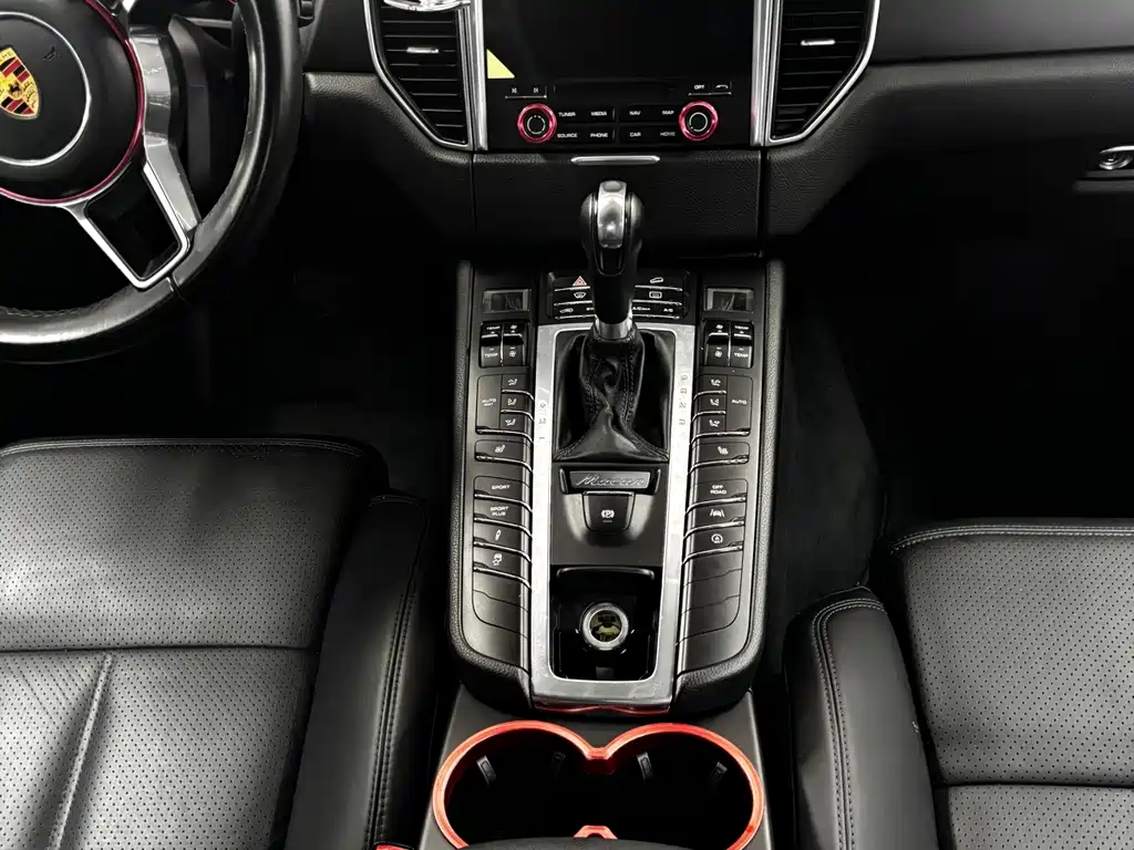 Porsche Macan — миниатюра 14