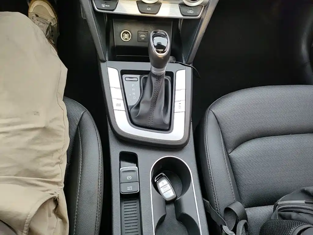 Hyundai Elantra — миниатюра 14