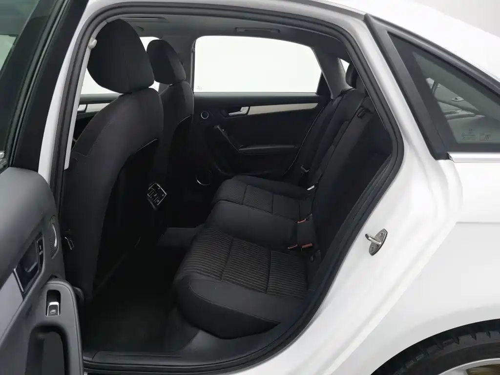 Audi A4L — миниатюра 15