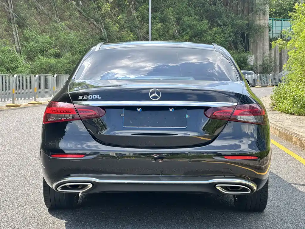 Mercedes-Benz E-Class — миниатюра 12