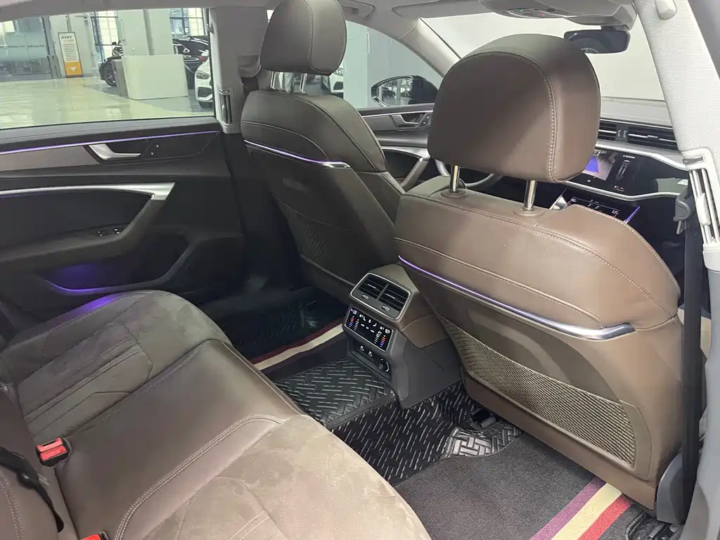 Audi A7L — миниатюра 10