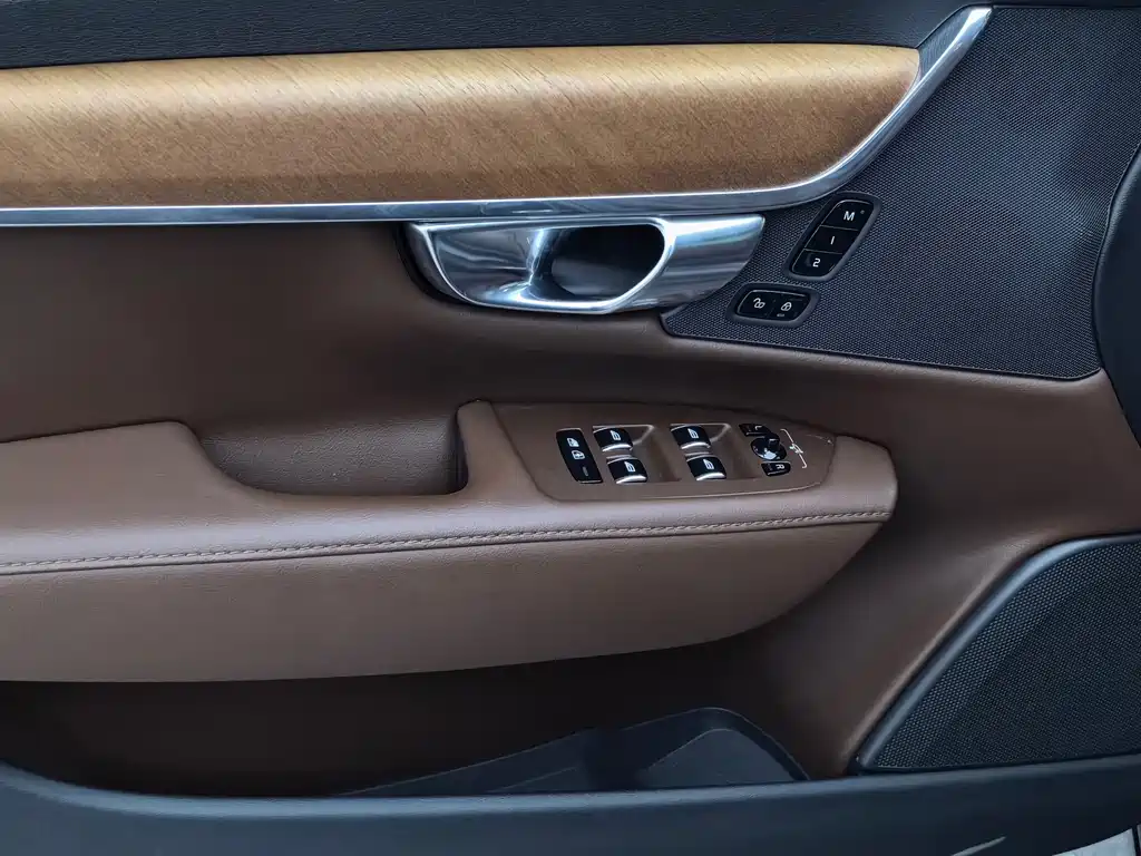 Volvo S90 PHEV — миниатюра 15