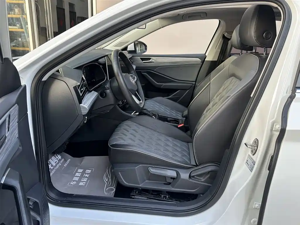 Volkswagen Sagitar 2025 300TSI DSG