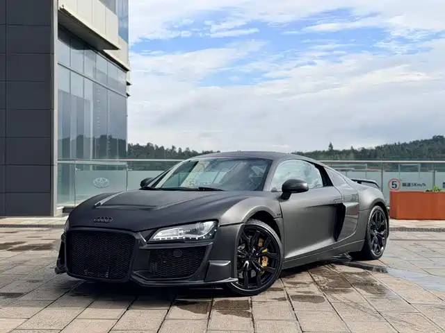 Audi R8