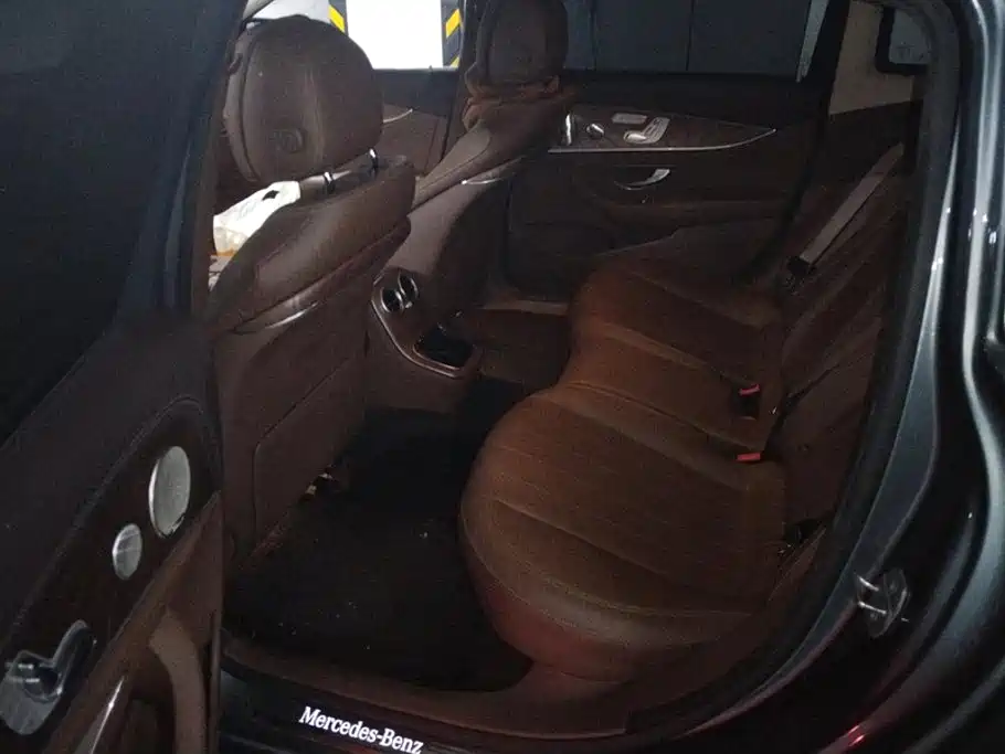 Mercedes-Benz E-Class — миниатюра 11