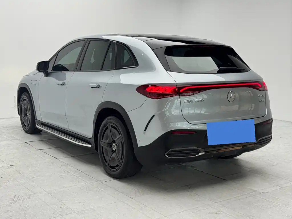 Mercedes-Benz EQE SUV — миниатюра 8