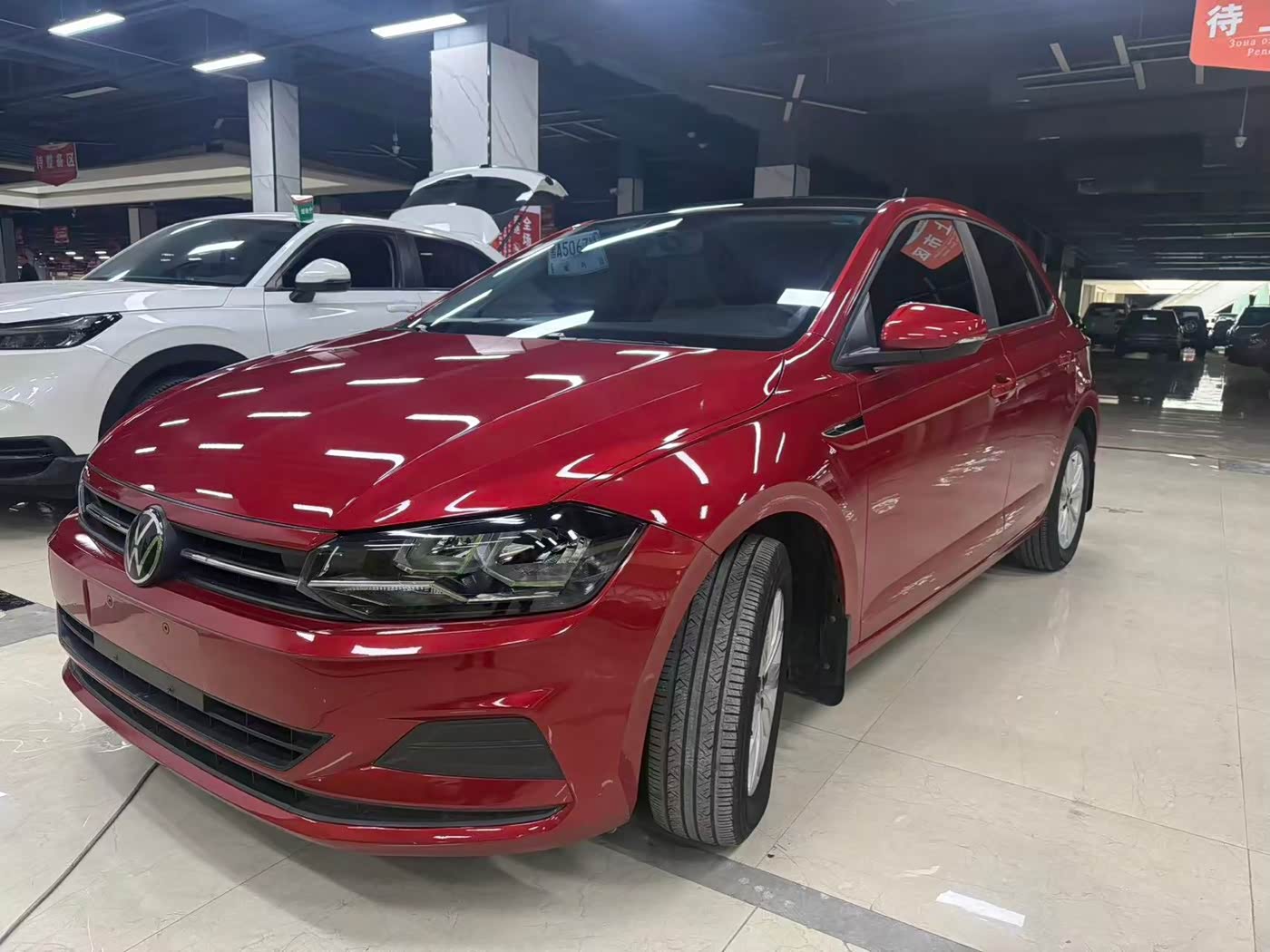 Volkswagen Polo 1.5 л 2022 г. красный/фиолетовый, пробег 24800 км