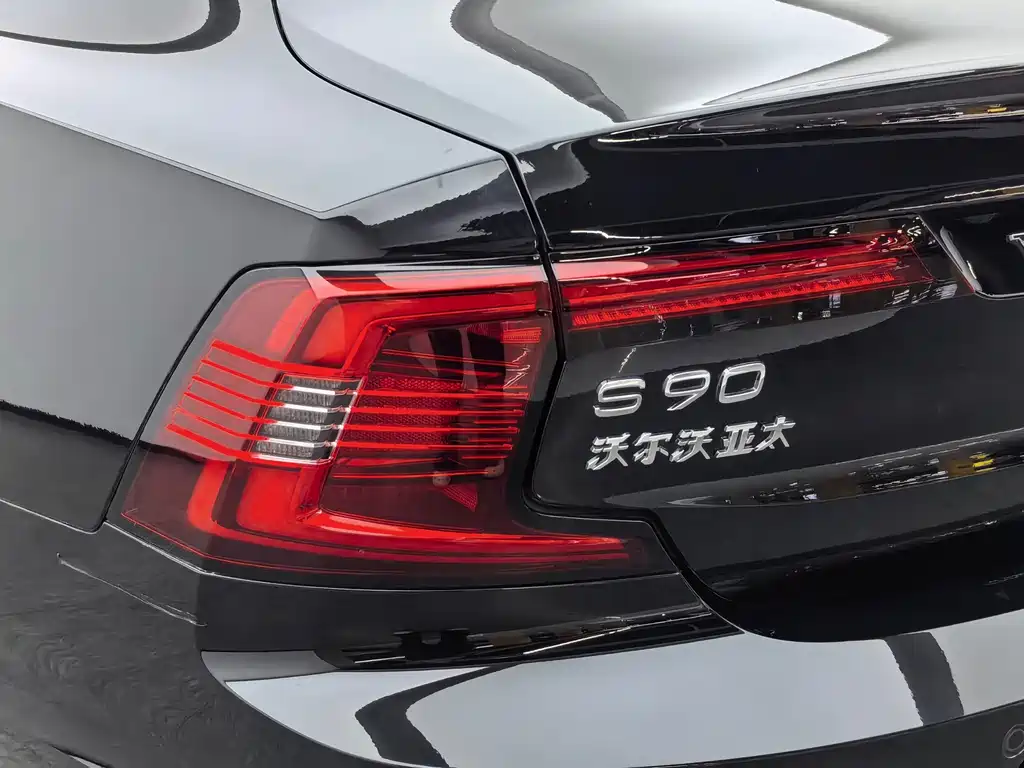 Volvo S90 PHEV — миниатюра 13