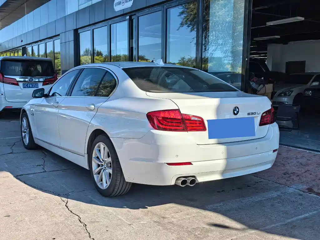 BMW 5 Series — миниатюра 3
