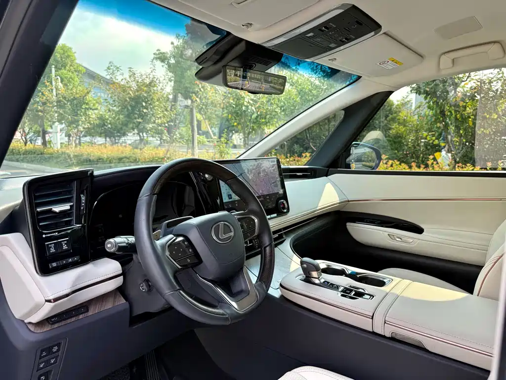 Lexus LM — миниатюра 4