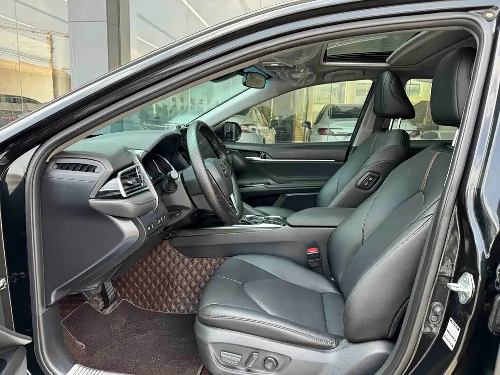 Toyota Camry — миниатюра 4
