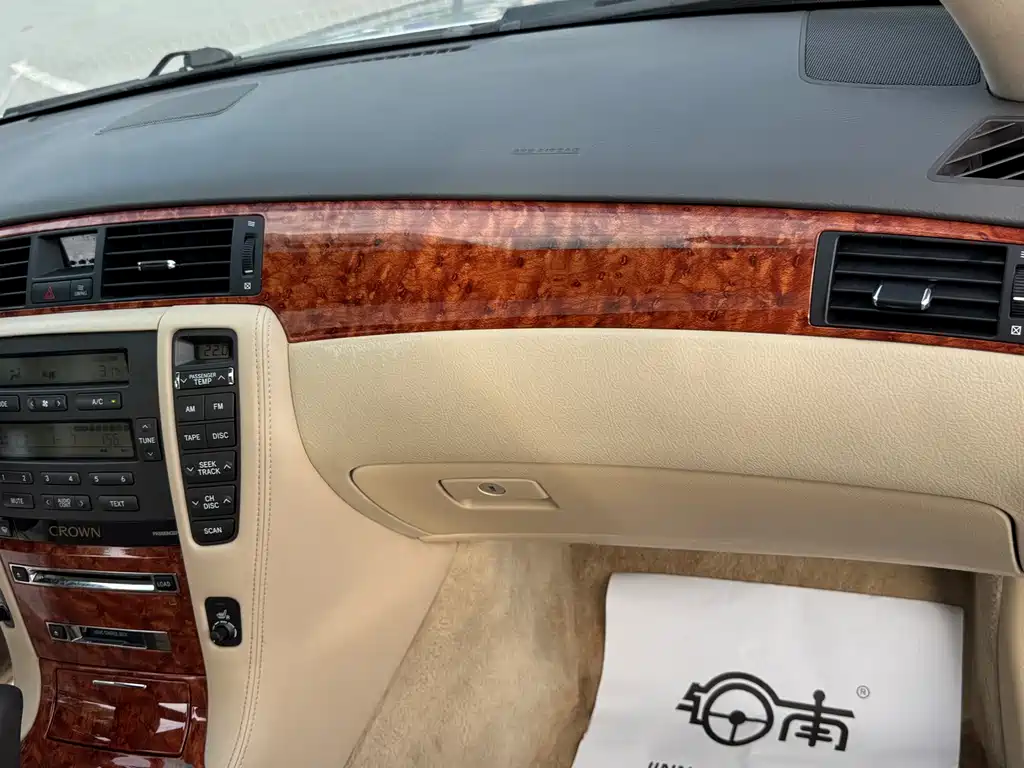 Toyota Crown — миниатюра 30