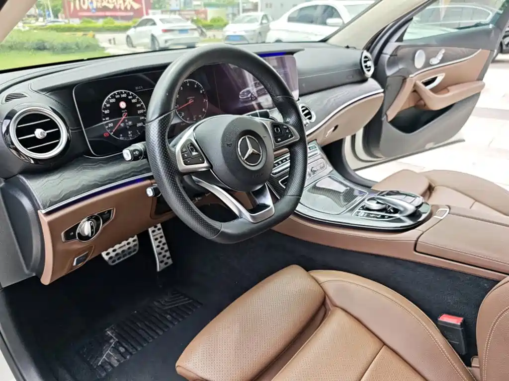 Mercedes-Benz E-Class — миниатюра 20