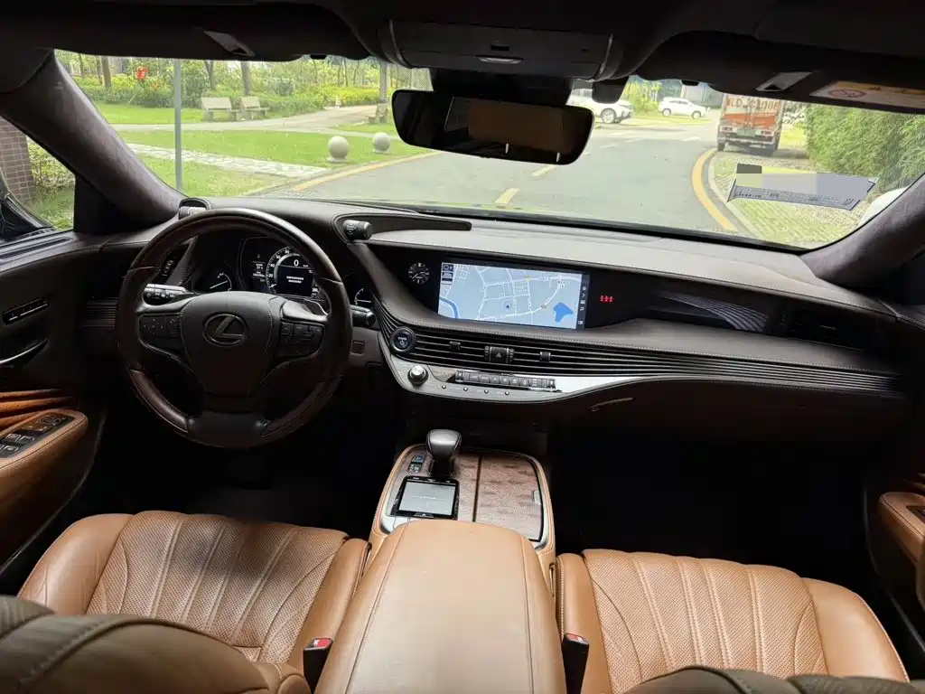 Lexus LS — миниатюра 7