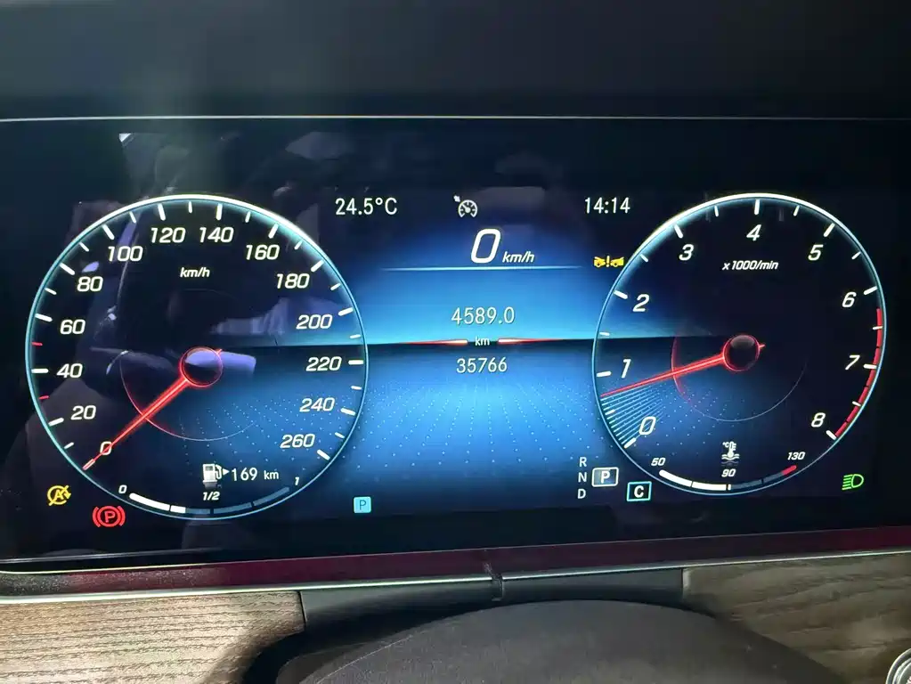 Mercedes-Benz E-Class — миниатюра 12