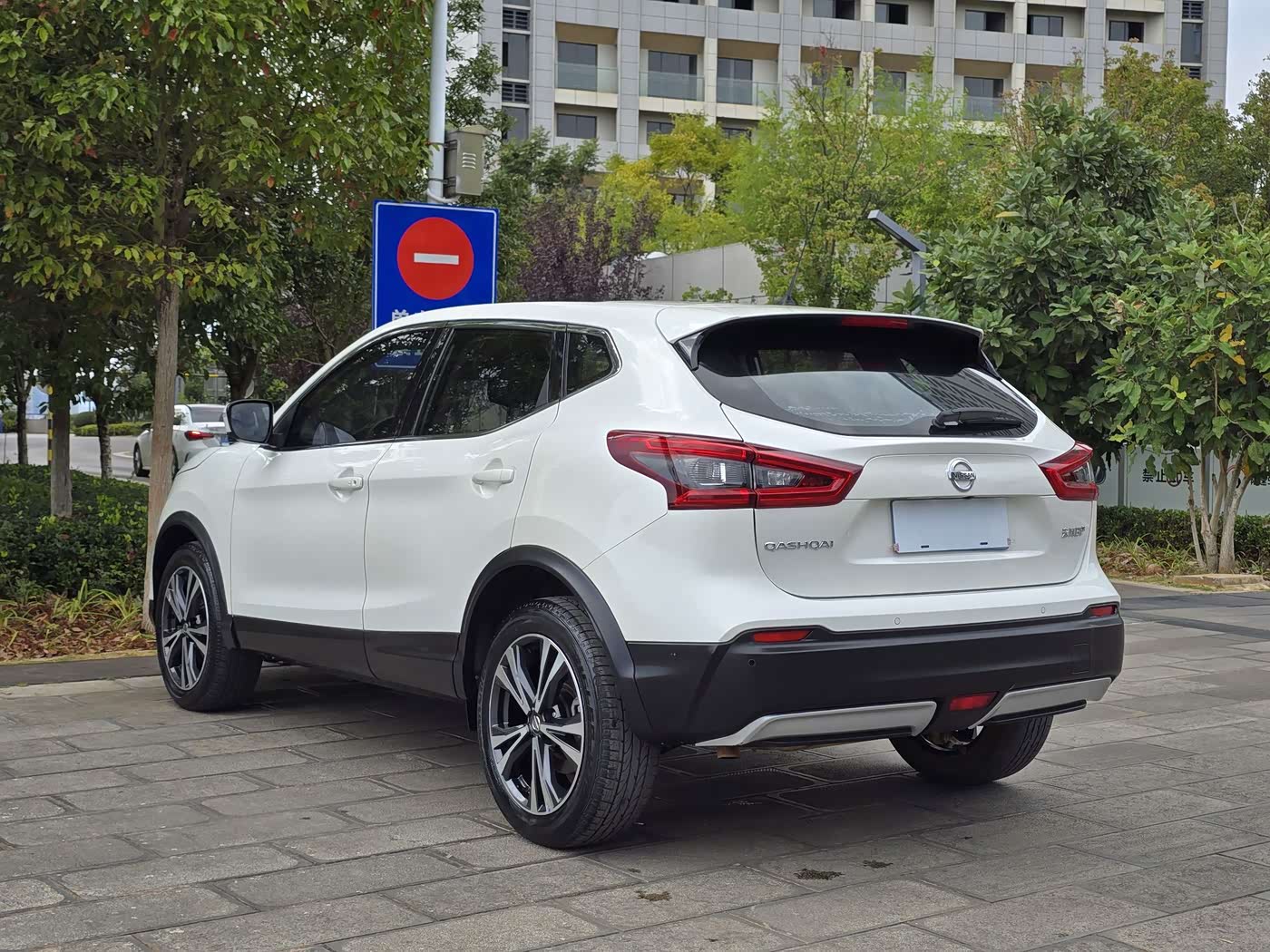 Nissan Qashqai 2.0 л 2021 г. Белый, пробег 36000 км