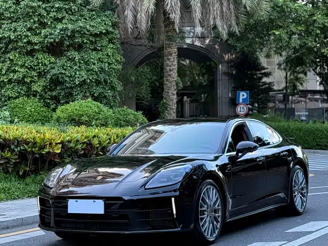 PORSCHE PANAMERA 2025
