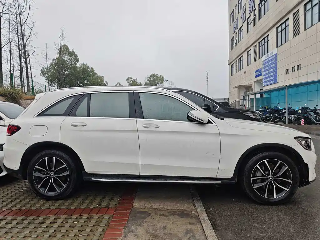 MERCEDES-BENZ GLC