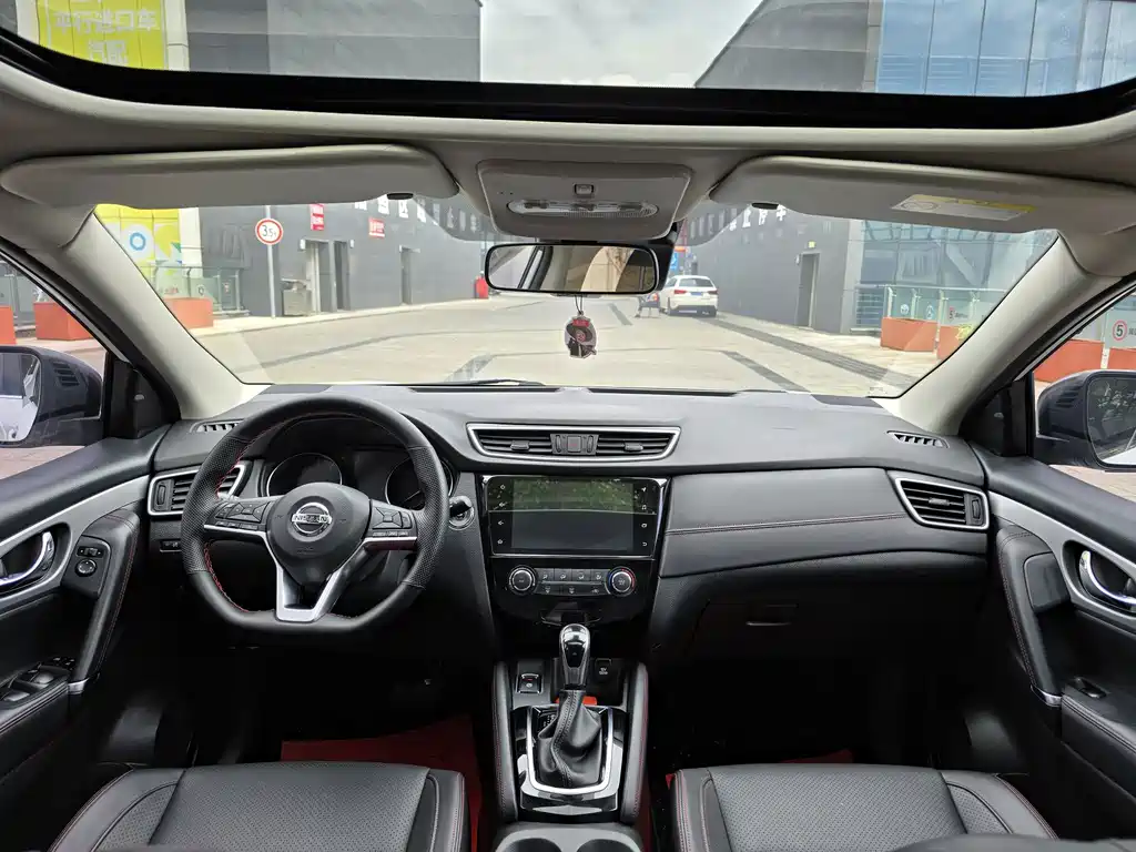 Nissan Qashqai — миниатюра 12