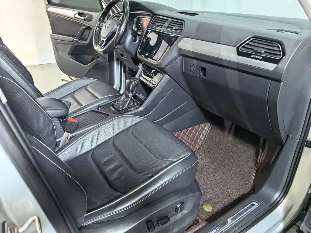 Volkswagen Tiguan L PHEV — миниатюра 5