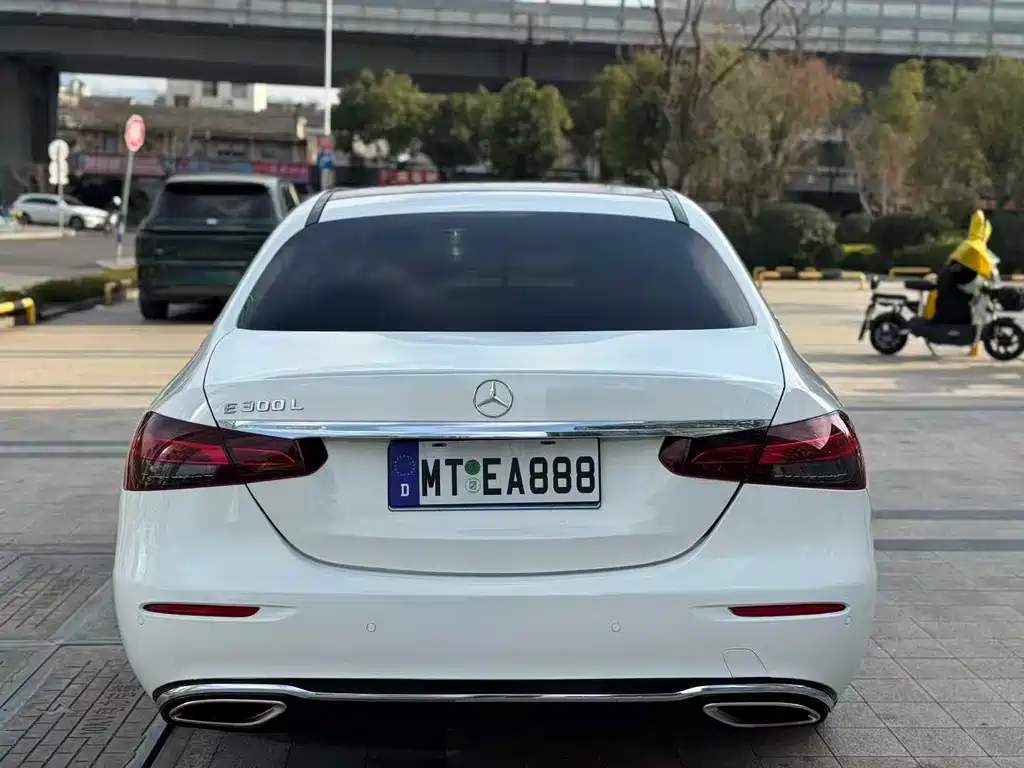 MERCEDES-BENZ E CLASS