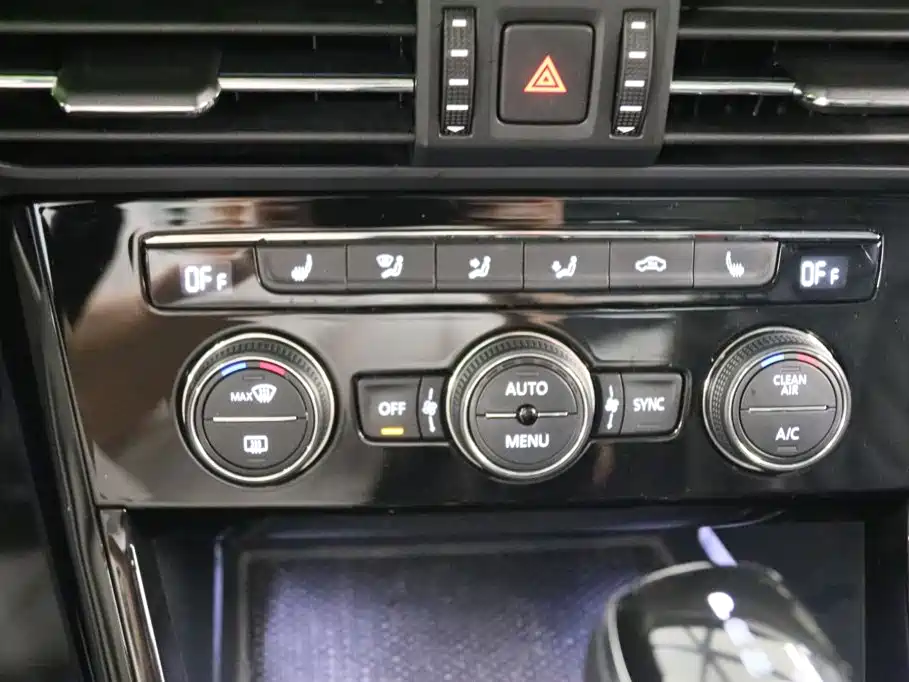 Volkswagen Passat PHEV — миниатюра 9
