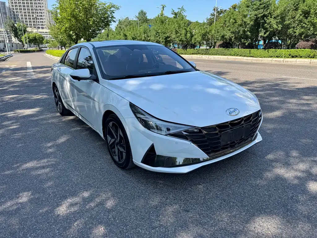 Hyundai Elantra 2021 1.5L CVT LUX Luxury