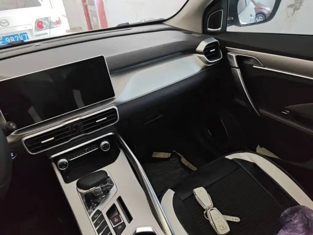Geely Binyue — миниатюра 13