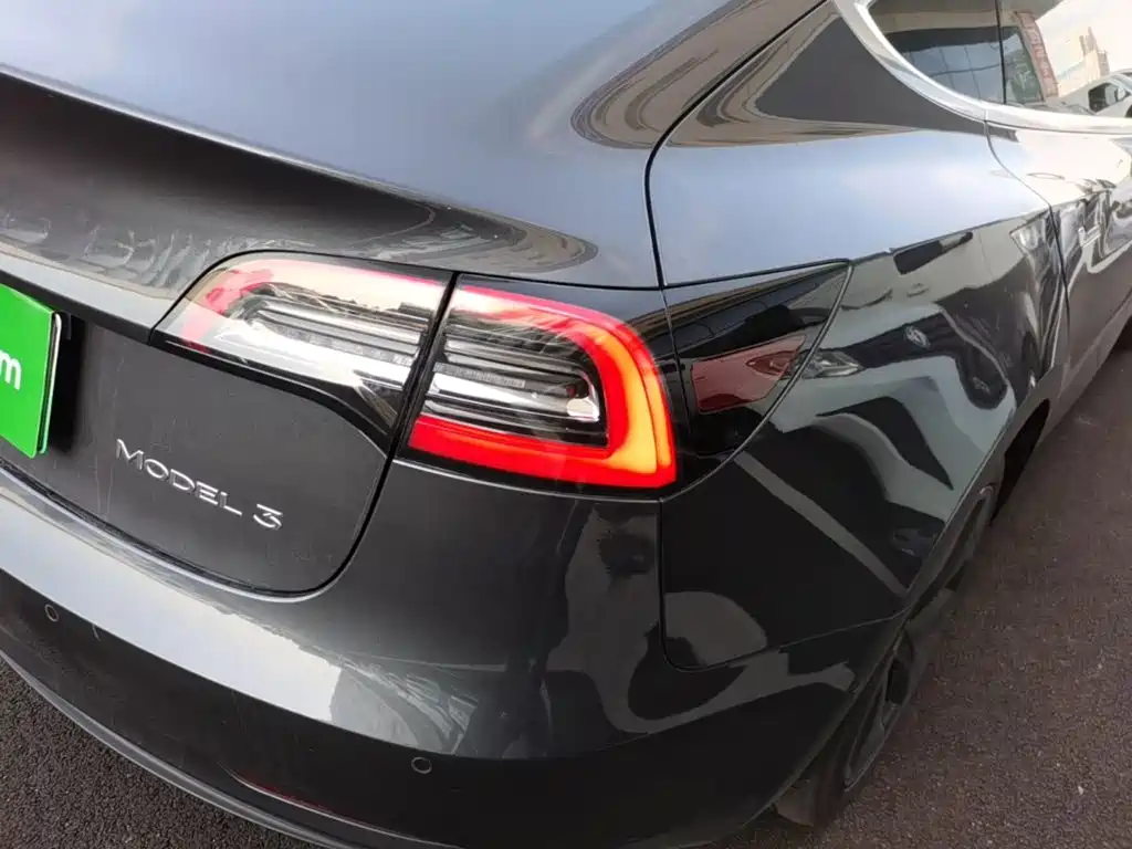 Tesla Model 3 — миниатюра 8
