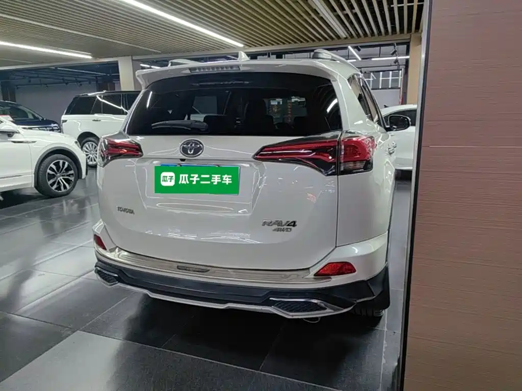 Toyota RAV4 — миниатюра 7