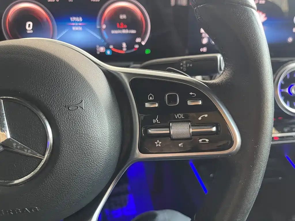 Mercedes-Benz GLB — миниатюра 17