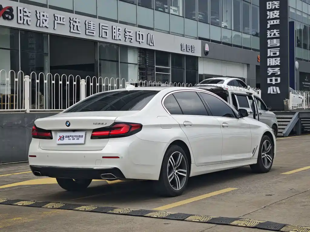 BMW 5 Series — миниатюра 4