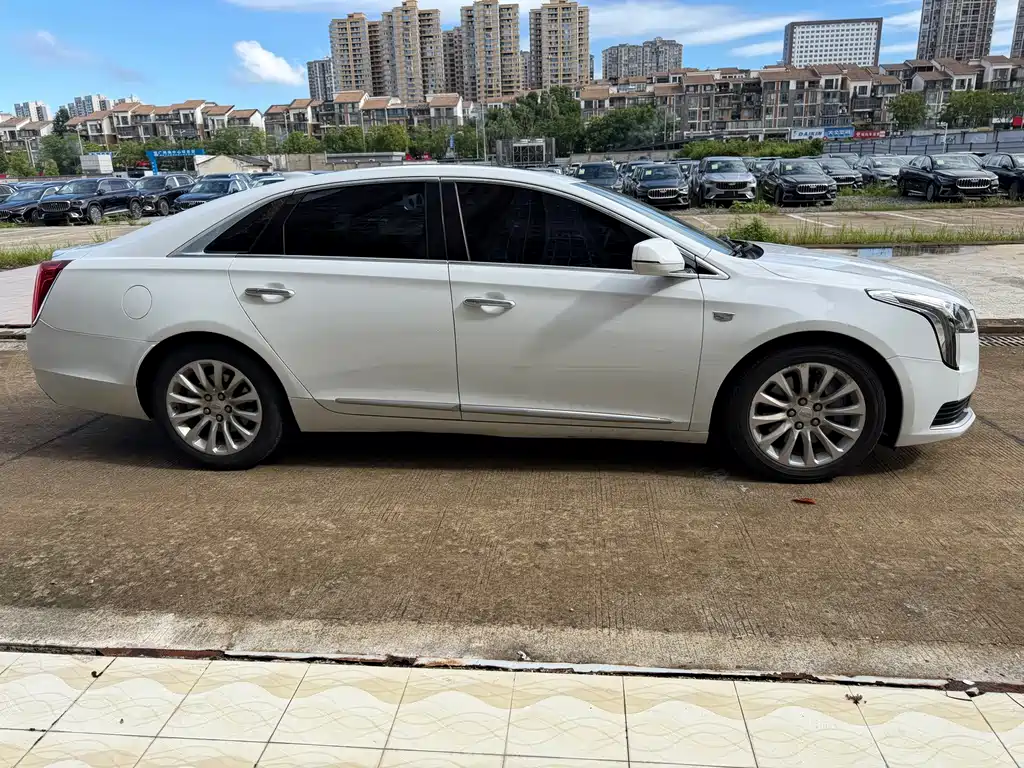 Cadillac XTS — миниатюра 4