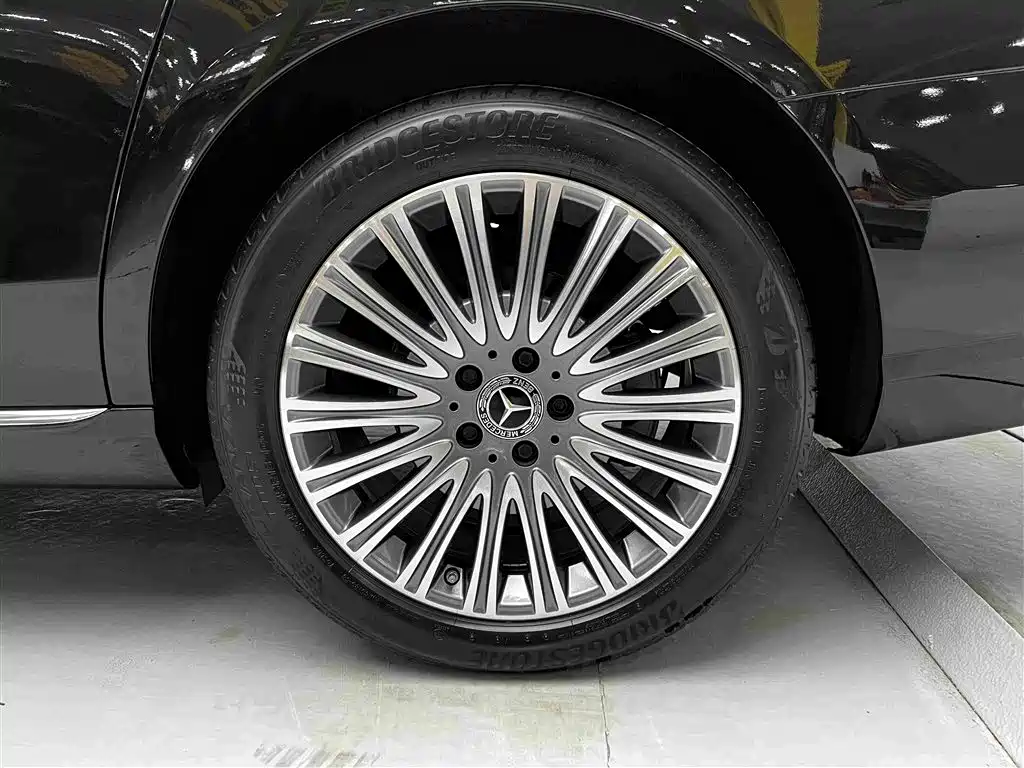 Mercedes-Benz E-Class — миниатюра 17