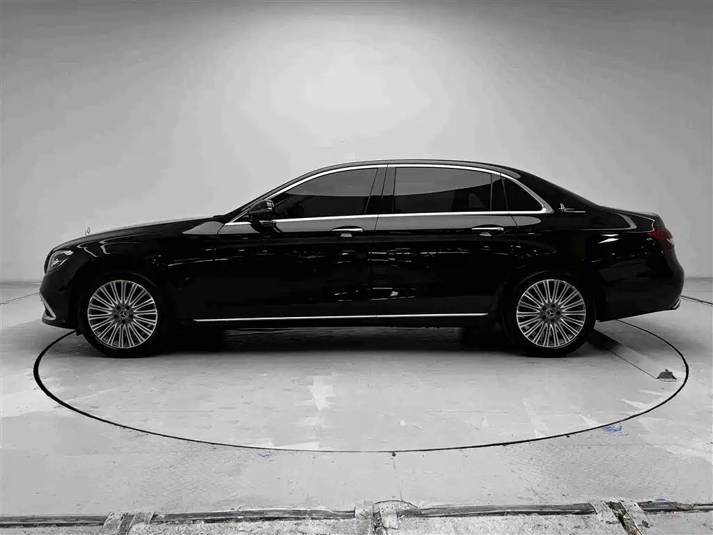 Mercedes-Benz E-Class — миниатюра 18