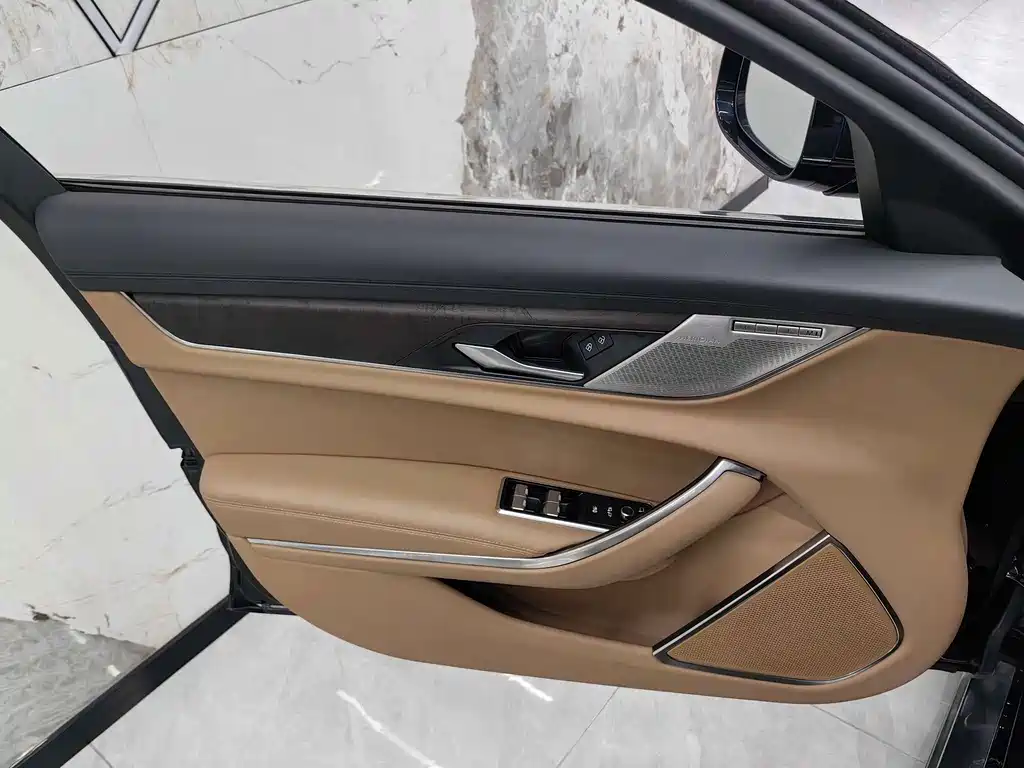 Jaguar XFL — миниатюра 10