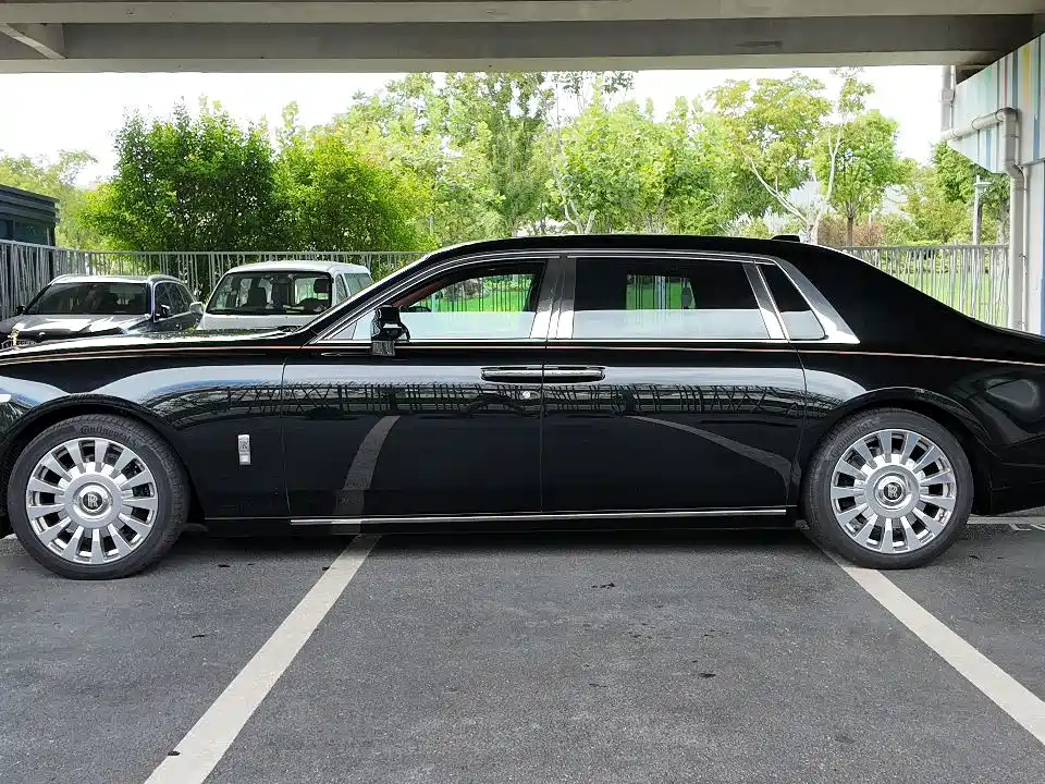 Rolls-Royce Phantom — миниатюра 3