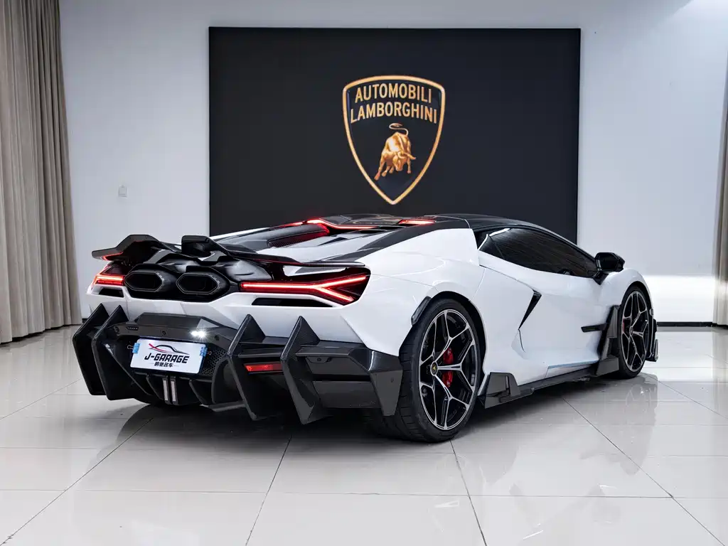 Lamborghini Revuelto — миниатюра 10