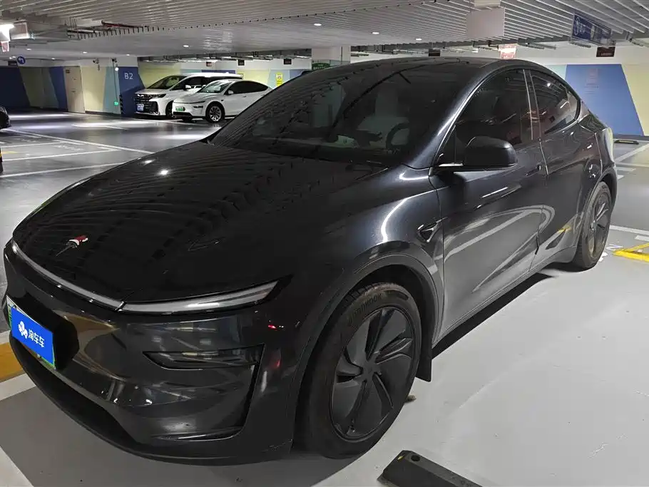 Tesla Model Y 2025