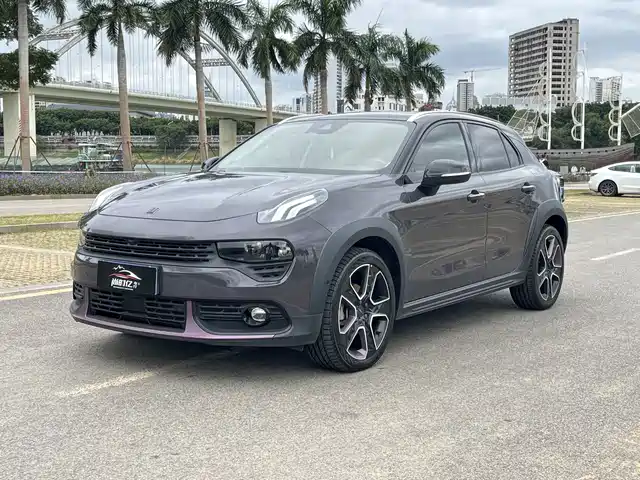 Lynk & Co 02