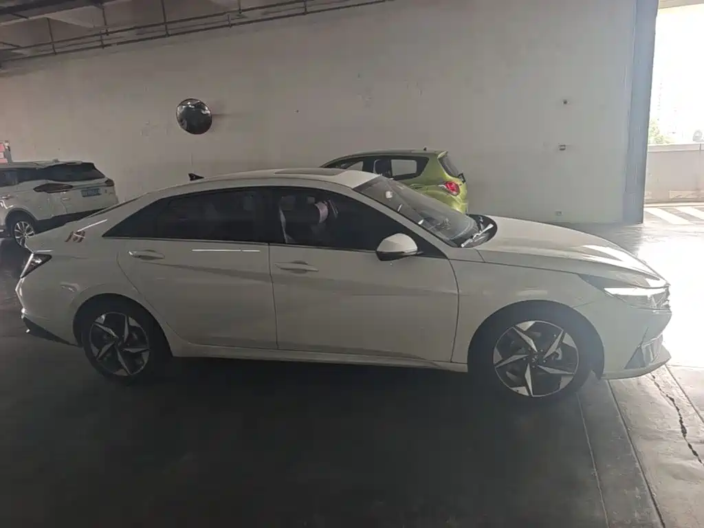 Hyundai Elantra — миниатюра 26