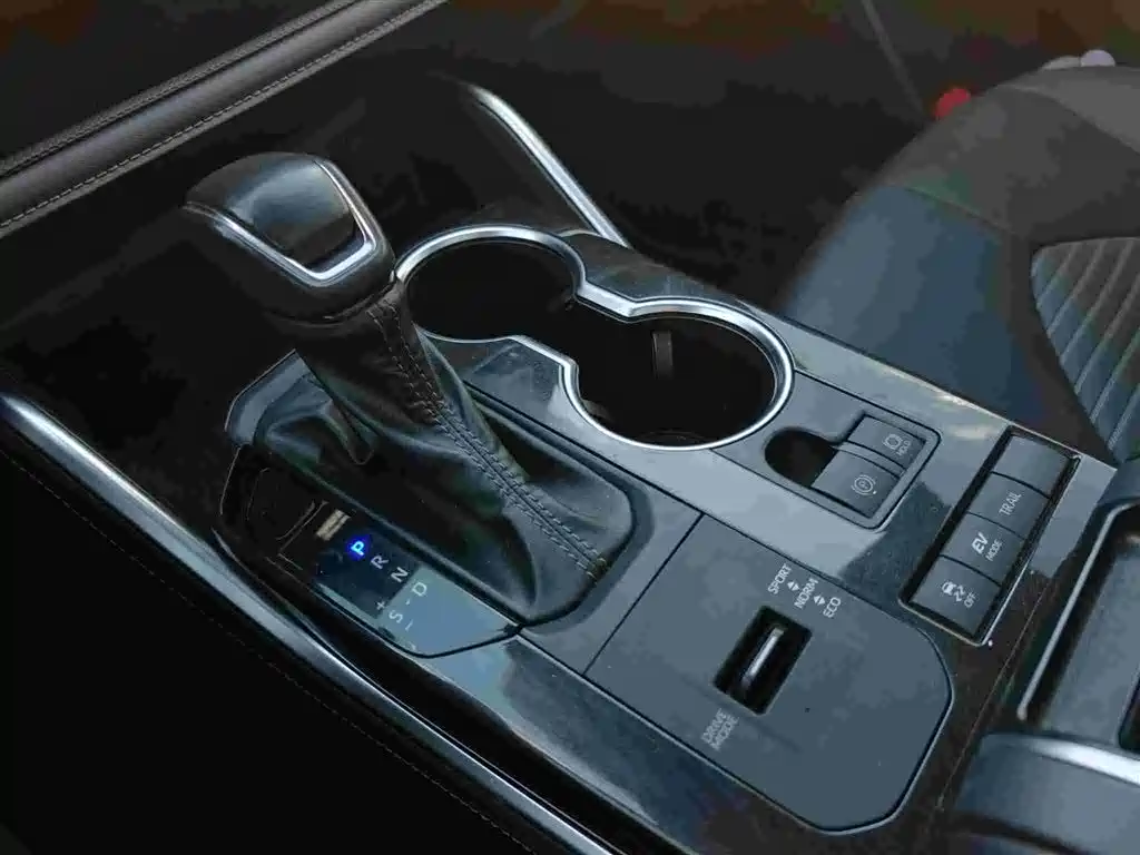 Toyota Crown Kluger — миниатюра 11