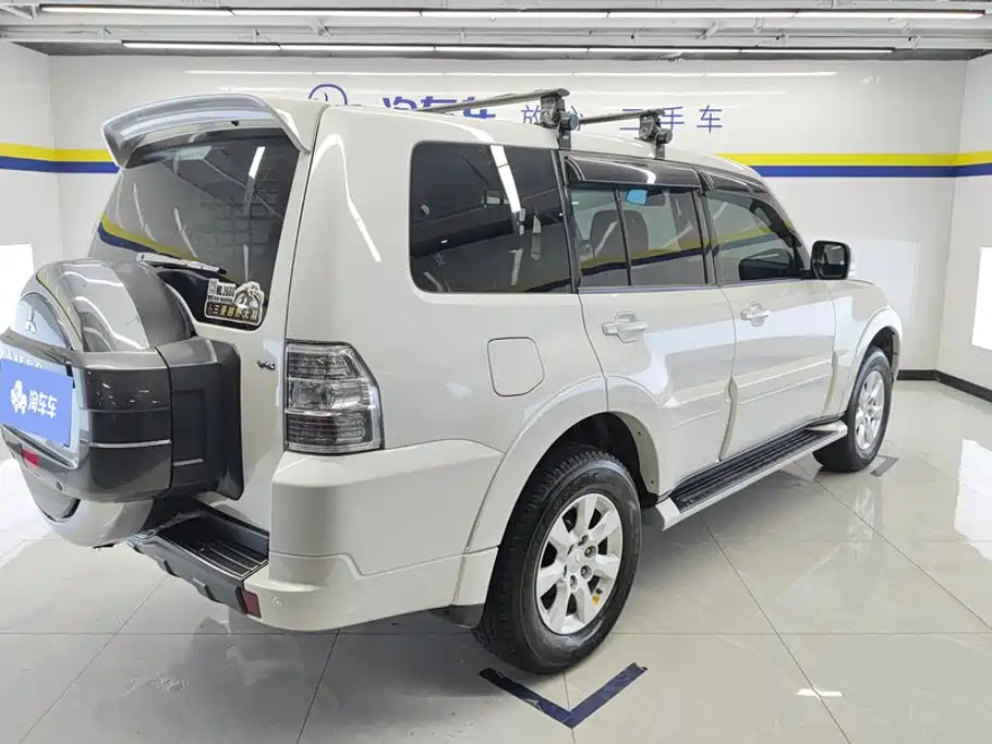 Mitsubishi Pajero (Import) — миниатюра 3