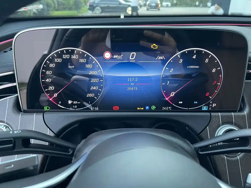 Mercedes-Benz E-Class — миниатюра 12