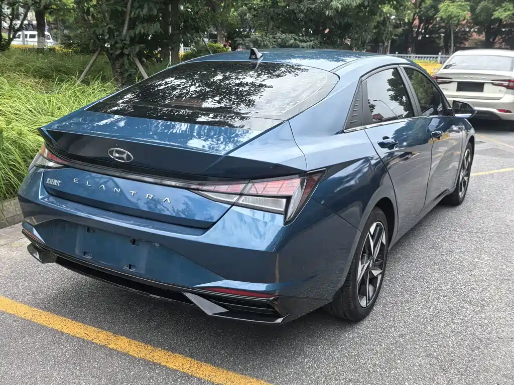 Hyundai Elantra — миниатюра 10