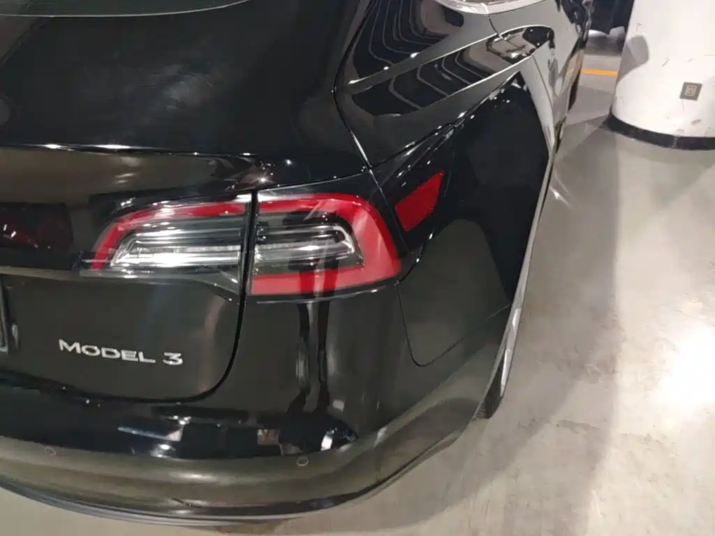 Tesla Model 3 — миниатюра 8