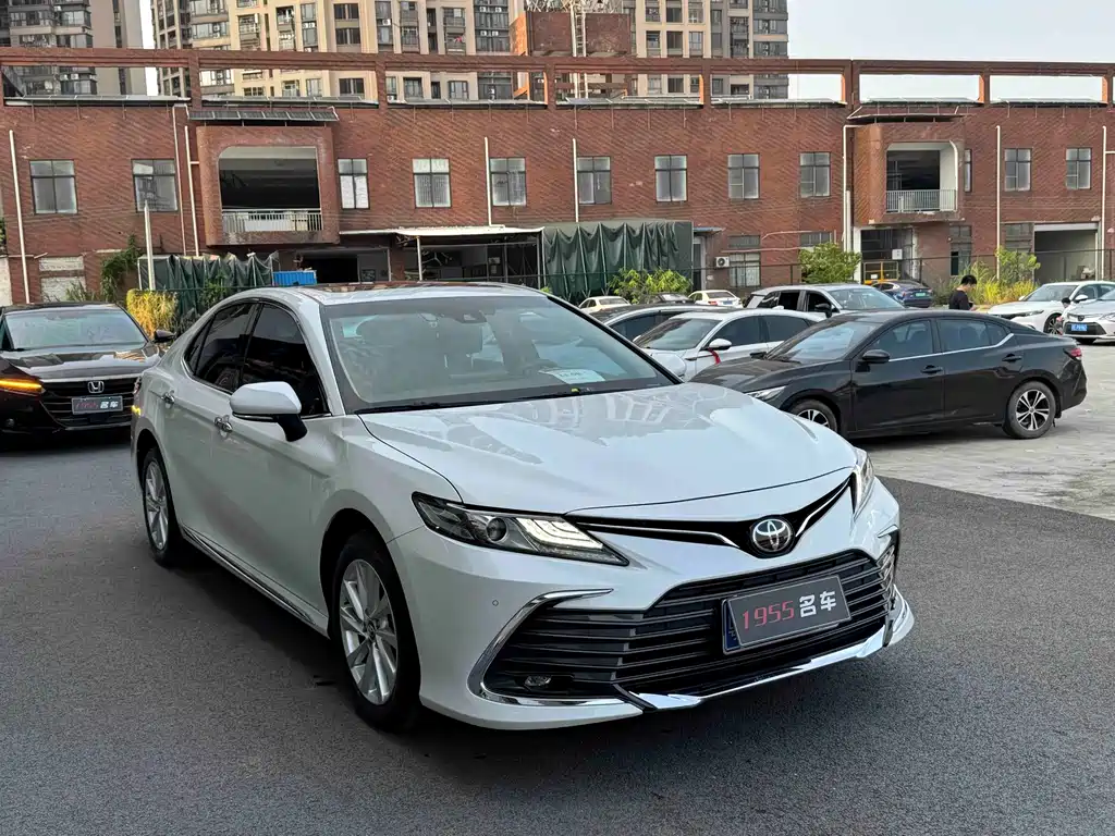 Toyota Camry — миниатюра 3